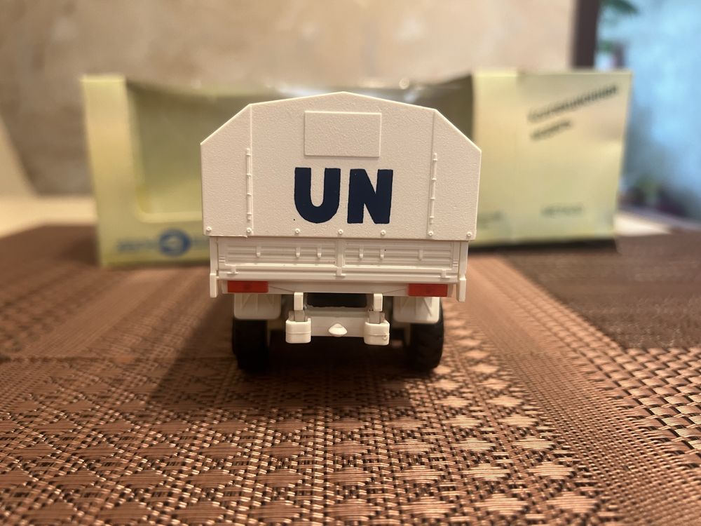 Модель Камаз-4310 UN + родная коробка Масштаб 1/43