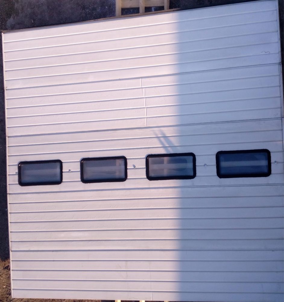 Brama segmentowa Hormann Spu 400x350 reczna lub elektryczna  z oknami