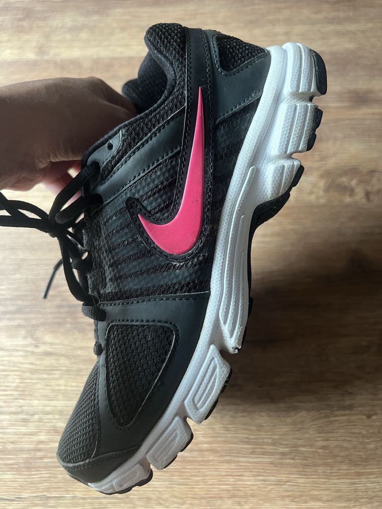 Buty sportowe do biegania czarne różowe Nike 37,5 cm