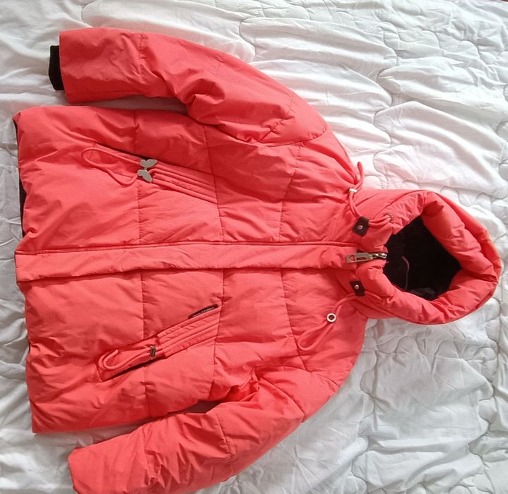 Помаранчевий жіночий пуховик