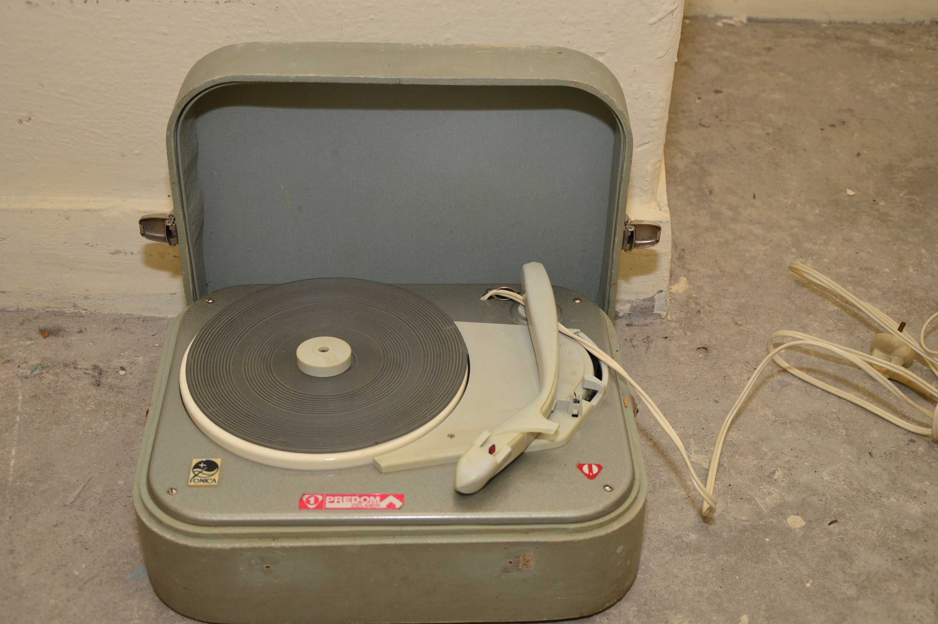 Gramofon  Stary z lat 70