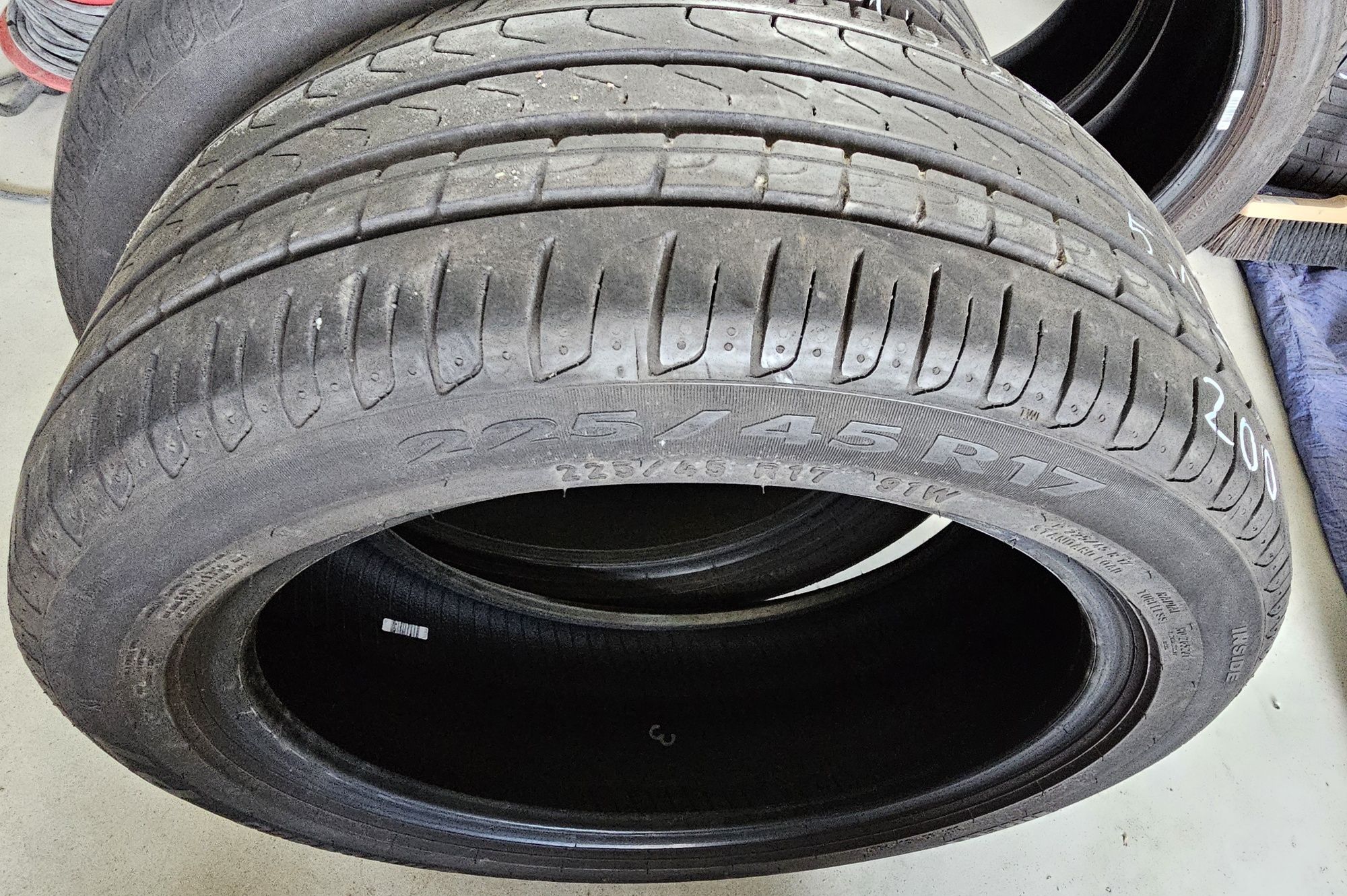 225/45R17 Pirelli Cinturato P7 Lato