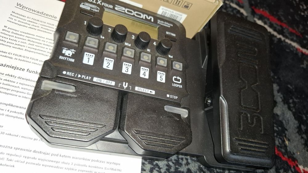 Zoom g1x four z pedałem ekspresji  , efekt gitarowy  . Gwarancja