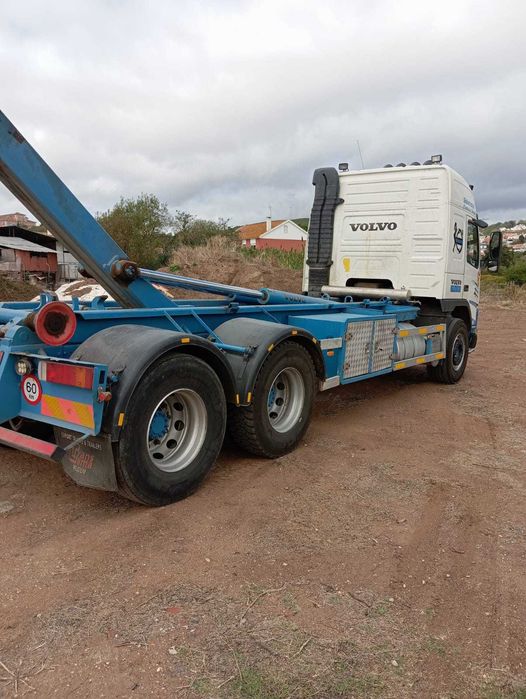 Volvo 460 c/ engate de contentor & reboque
