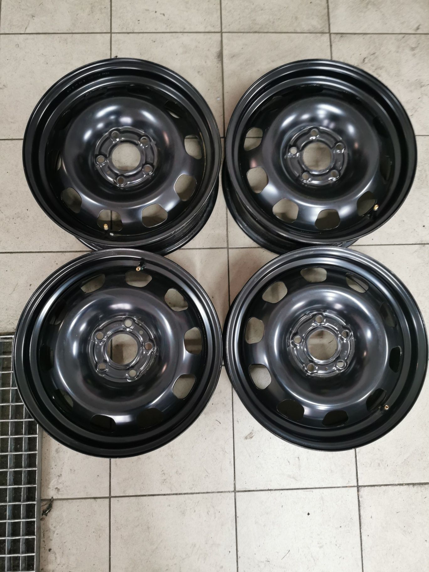 Nowe felgi stalowe Dacia Duster 6,5x16x114, 3