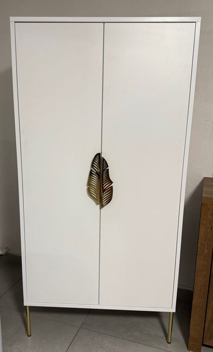 Wysoka biała komoda ze złotymi dodatkami szer. 80 cm
