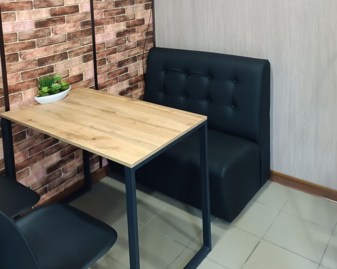 Продам столи в ідеальному стані