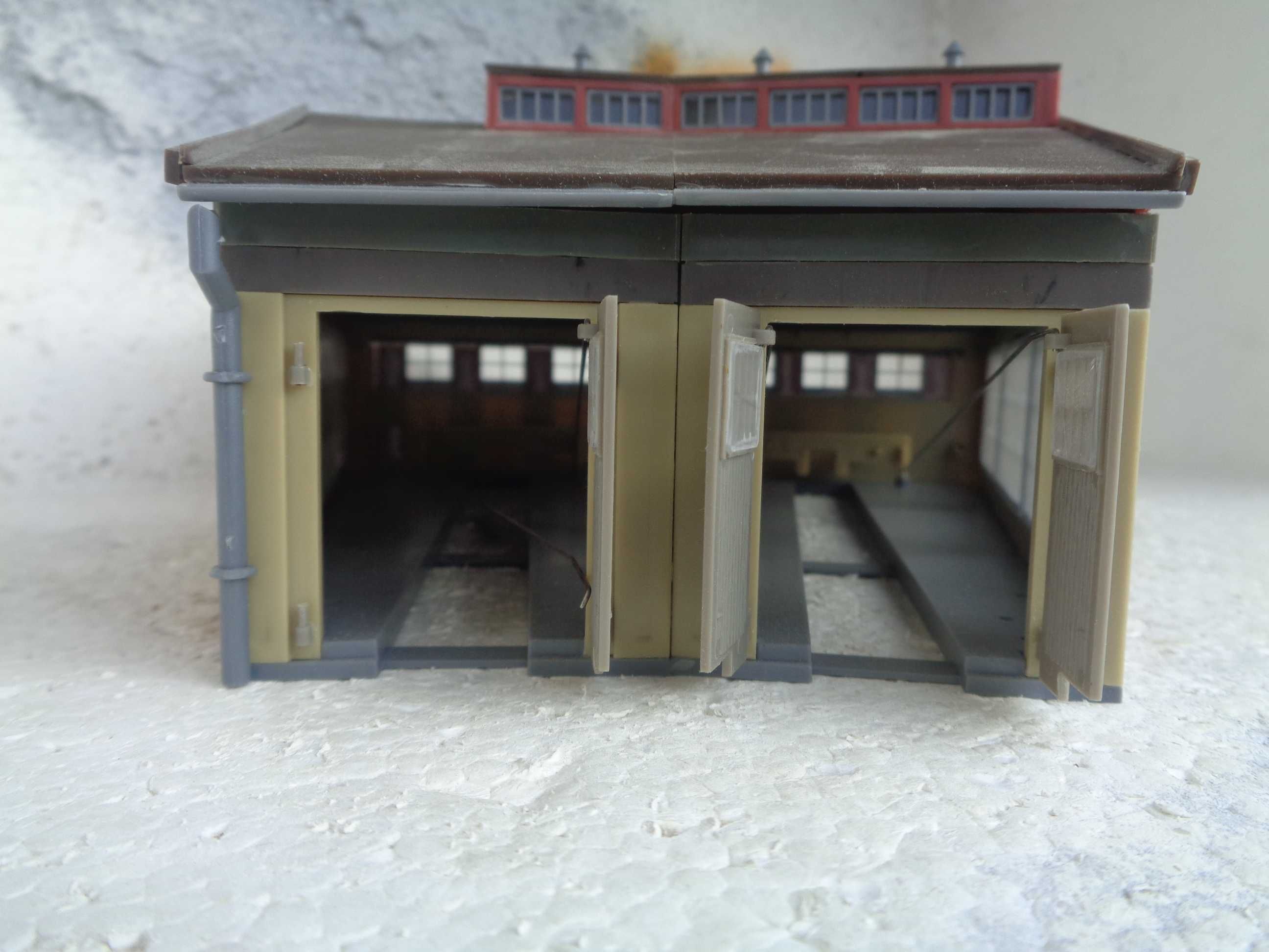 1:160 Cocheira de 2 locomotivas com portas automaticas
