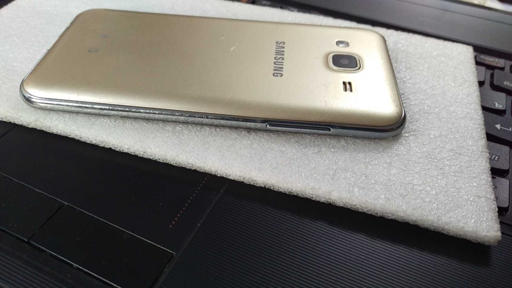 Телефон Galaxy J5 (SM-J500H)