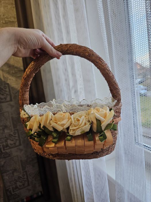 Красивий кошик із сіна