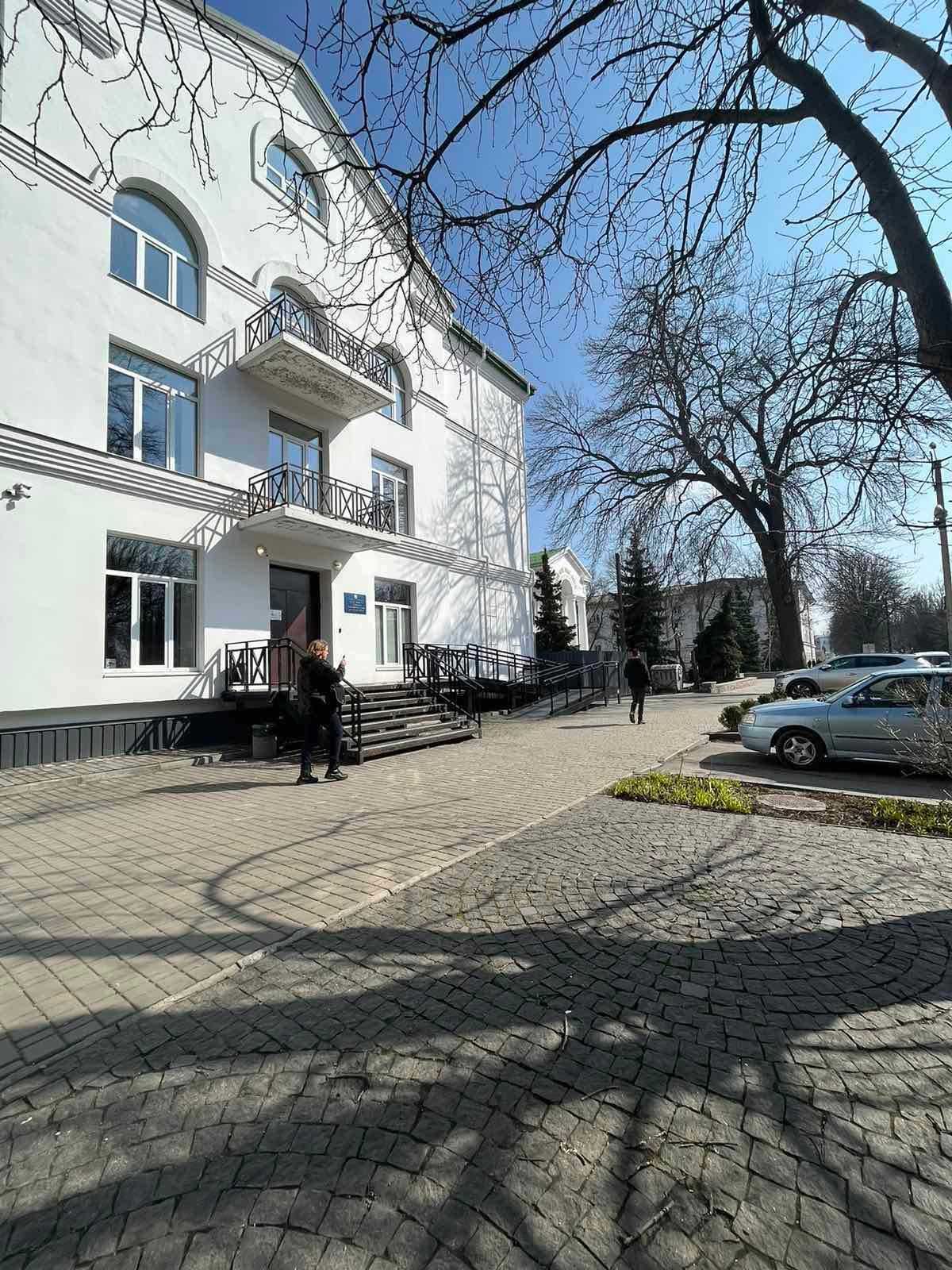 В оренду офісні приміщення 2,3,4 поверхи 2000м2