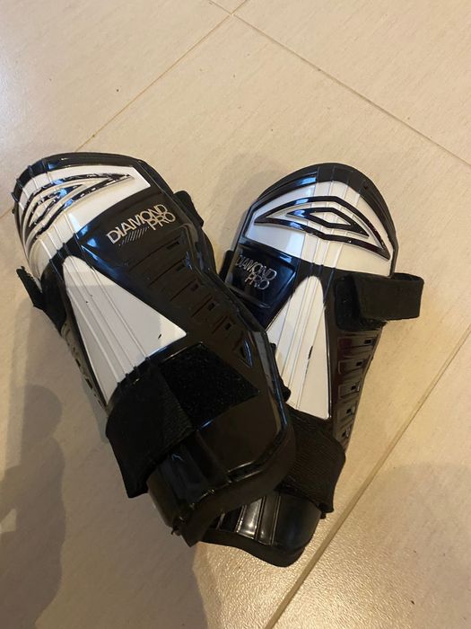 Ochraniacze piłkarskie Umbro