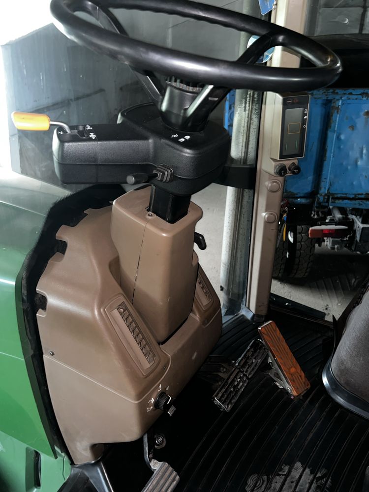 Трактор John Deere 7820