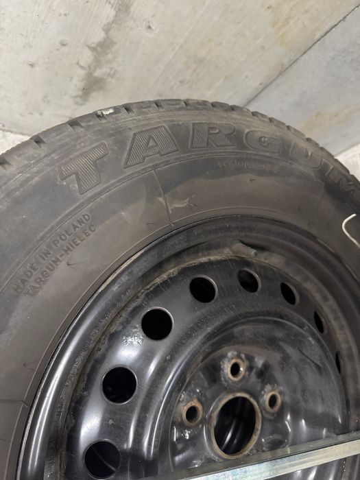 Stalowe felgi z oponami zimowymi