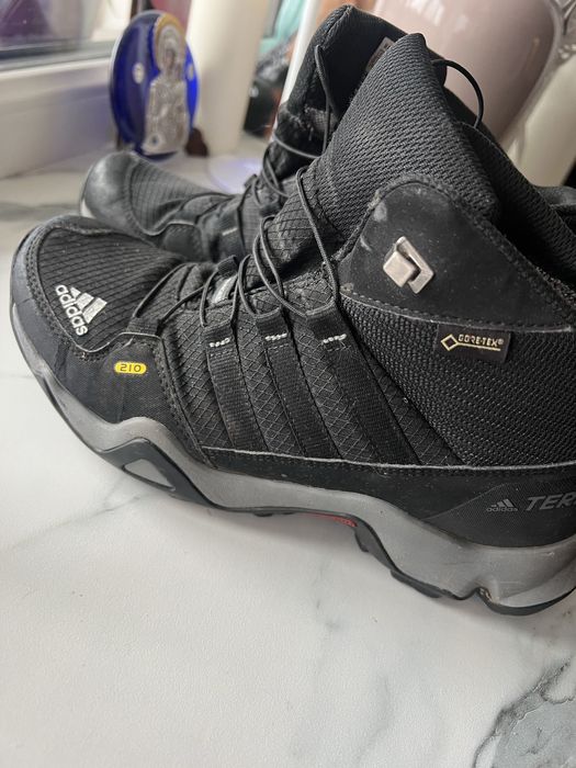 Ботинки черевики на хлопця adidas goretex