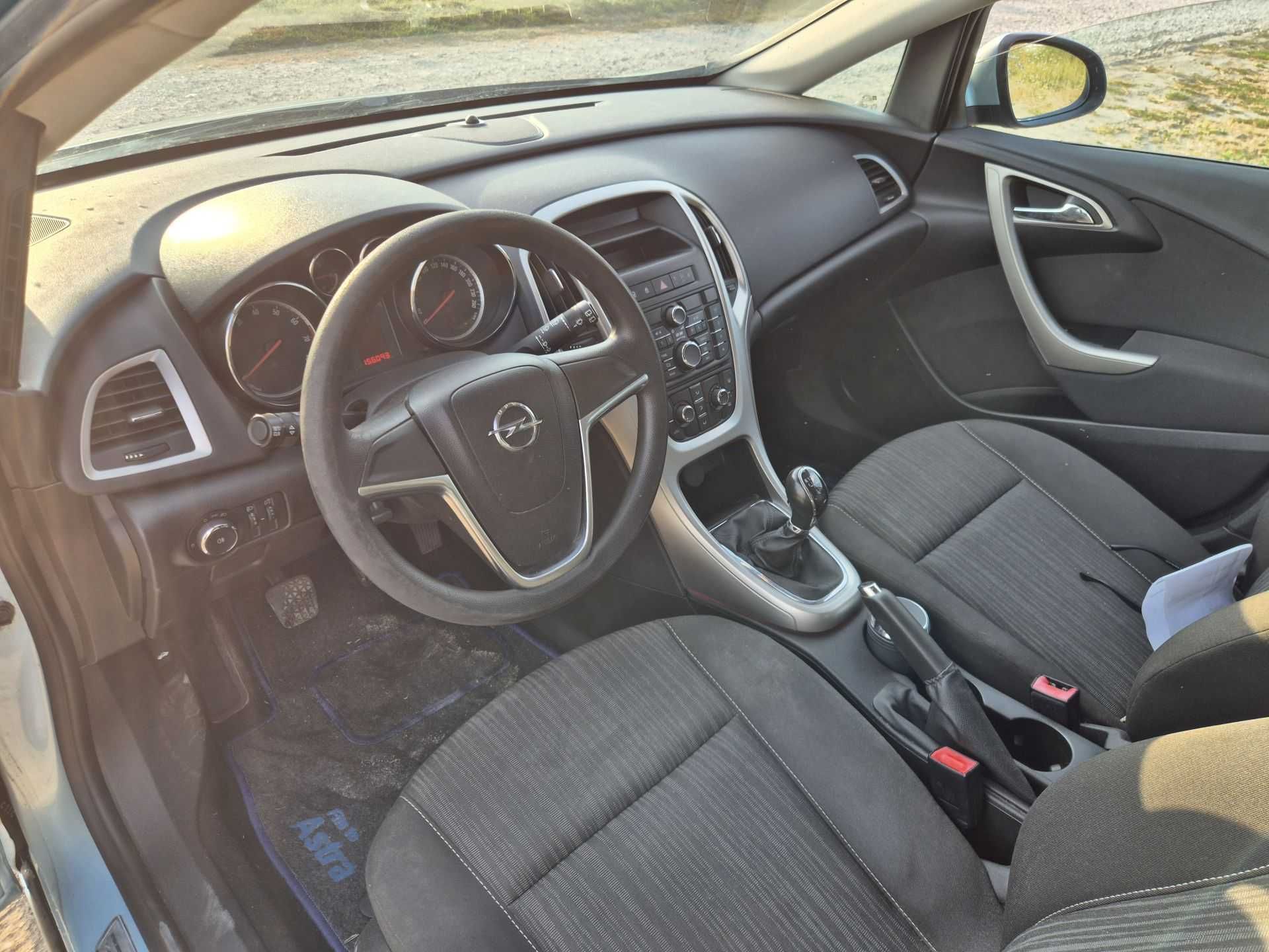 Opel Astra J - 2010 1.6B