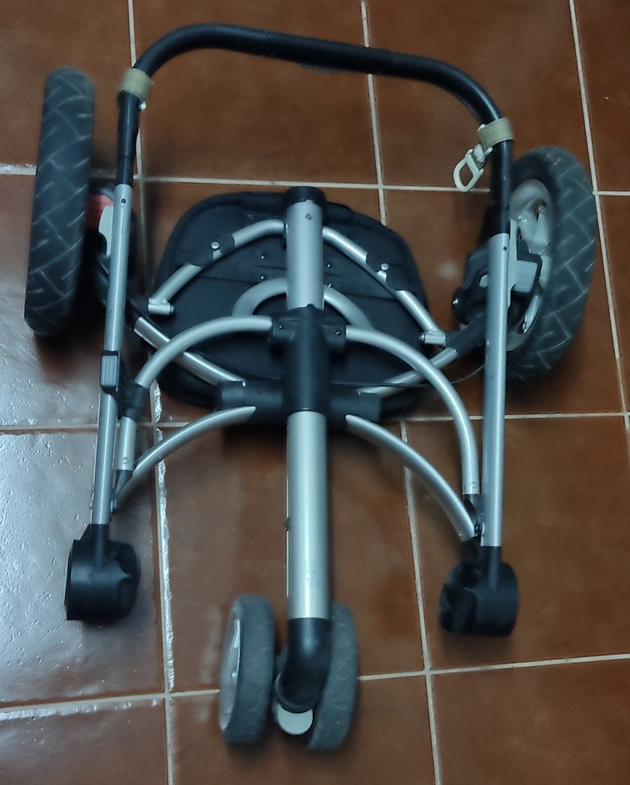 Carrinho de bebé Quinny