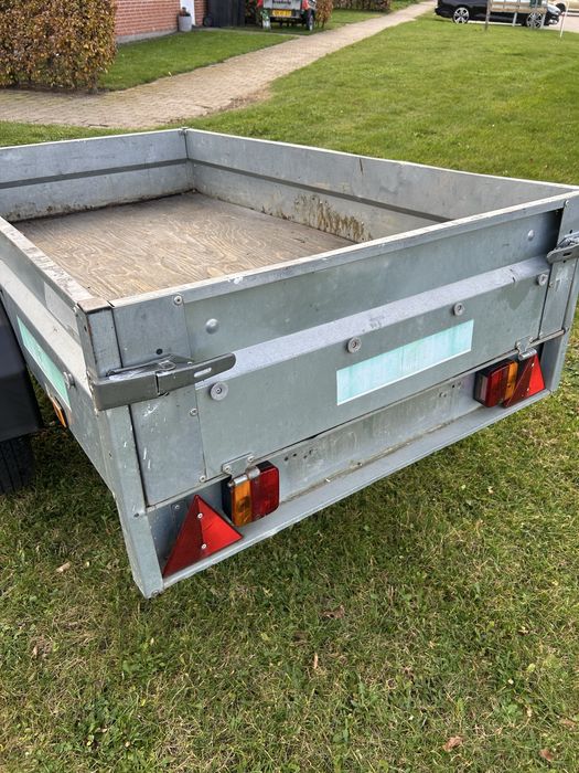 Przyczepka samochodowa