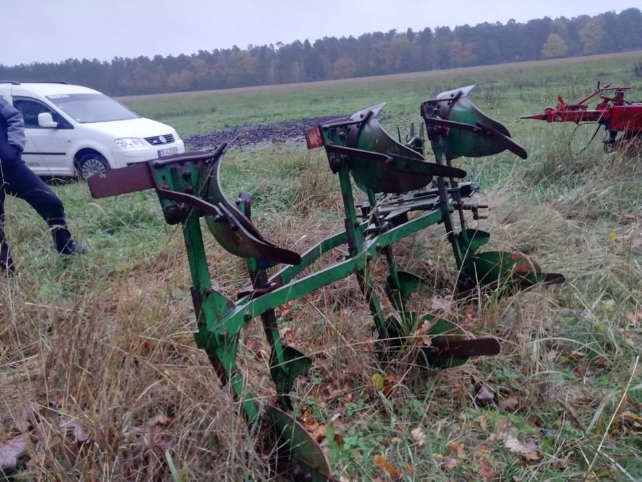 Плуги поворотні трохкорпусні