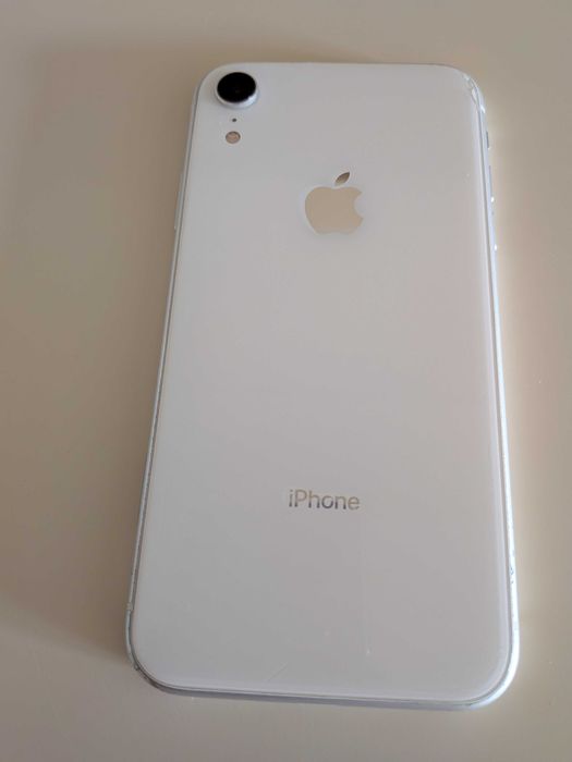 Iphone XR 128 GB 83% Battery - Cracked Screen