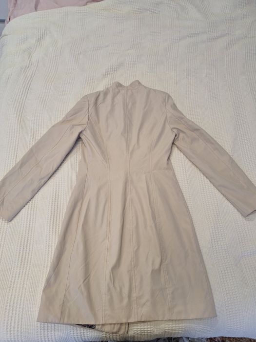 Пальто світлобежевого кольору