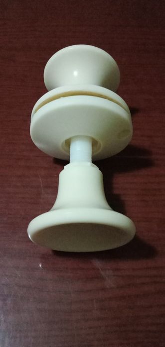 Продам дверные ручки.