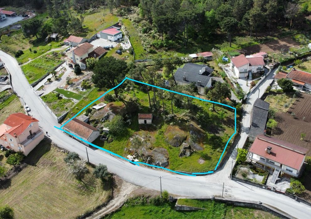Terreno para Construção de ate 4 casas em Teivas