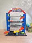 Ігровий набір Hot Wheels трюковий гараж Stunt Garage