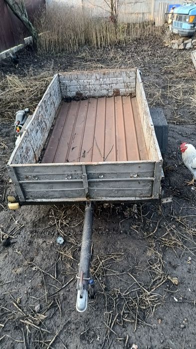 Причіп є дуги, міцний.