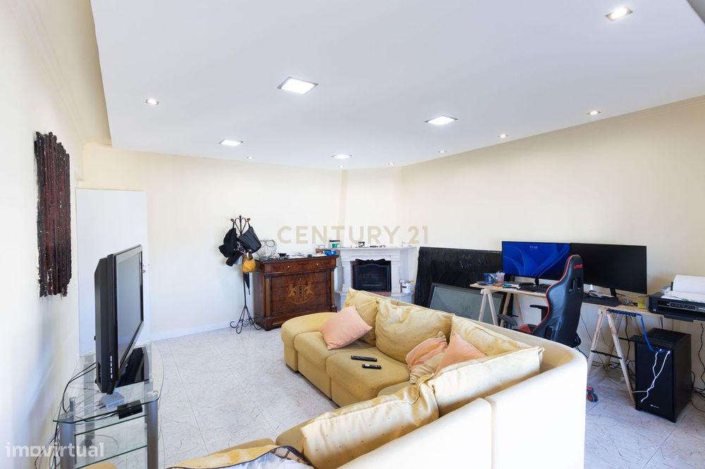 Apartamento T4 com Vista Desafogada