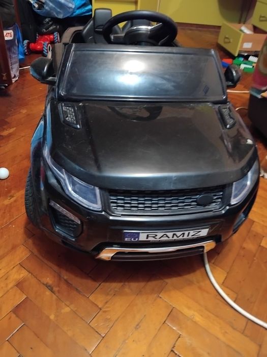 Продам детскую машину на аккумуляторе