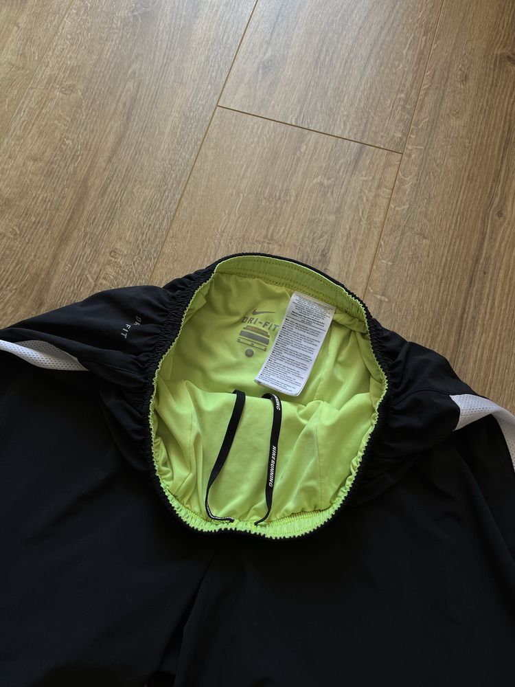 Шорти Nike для бігу nike running