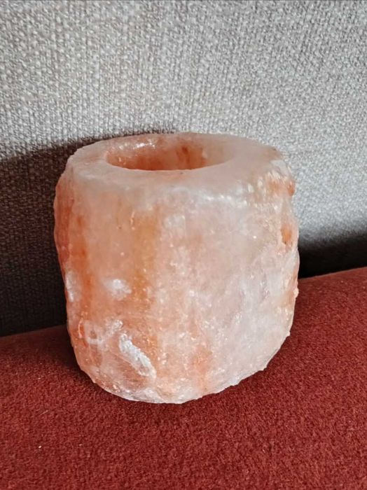Świecznik solny na 1 tealight.