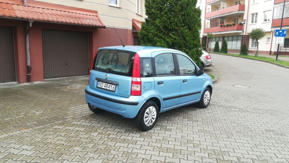 Sprzedam fiata Pandę oszczędna benzyna klima wspoma elektryka .