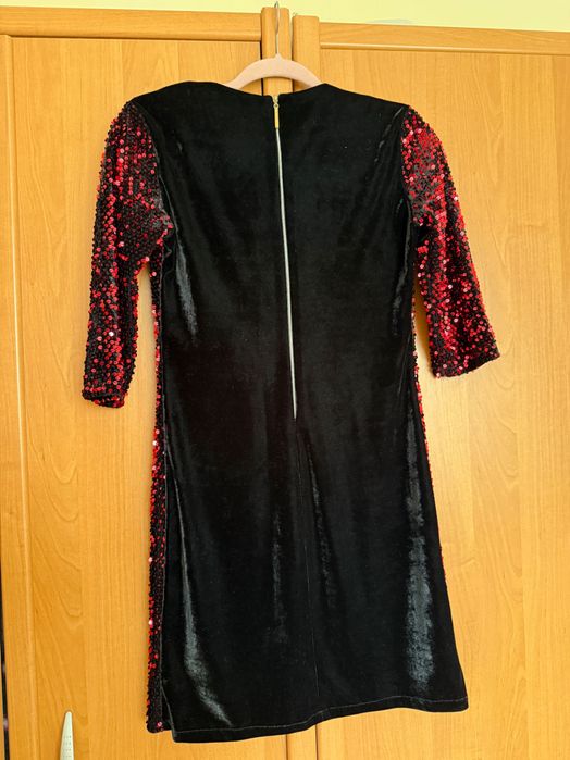 Вечірня сукня з паєтками