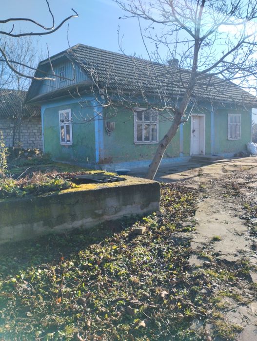 Продам стареньку хатину (участок під забудову))