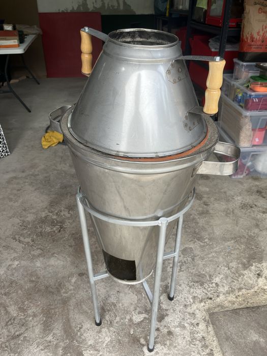 Assador de castanhas com suporte