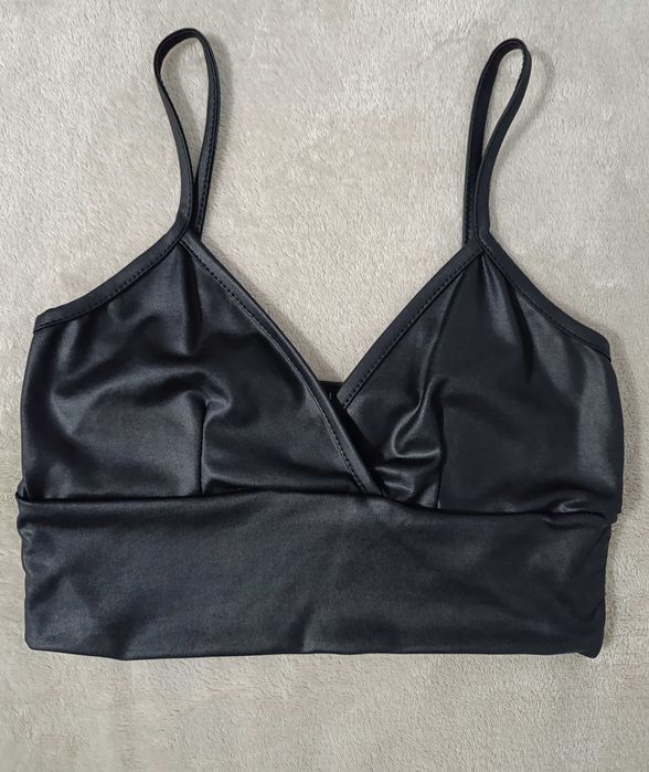 Чорний топ Bohoo