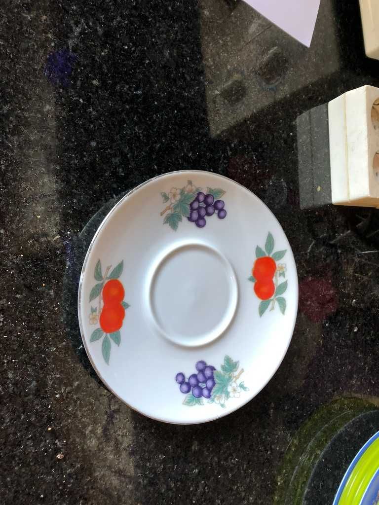 pires com frutas coloridas