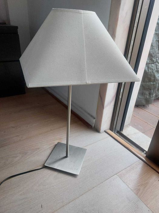 2 candeeiros mesa cabeceira ou estante