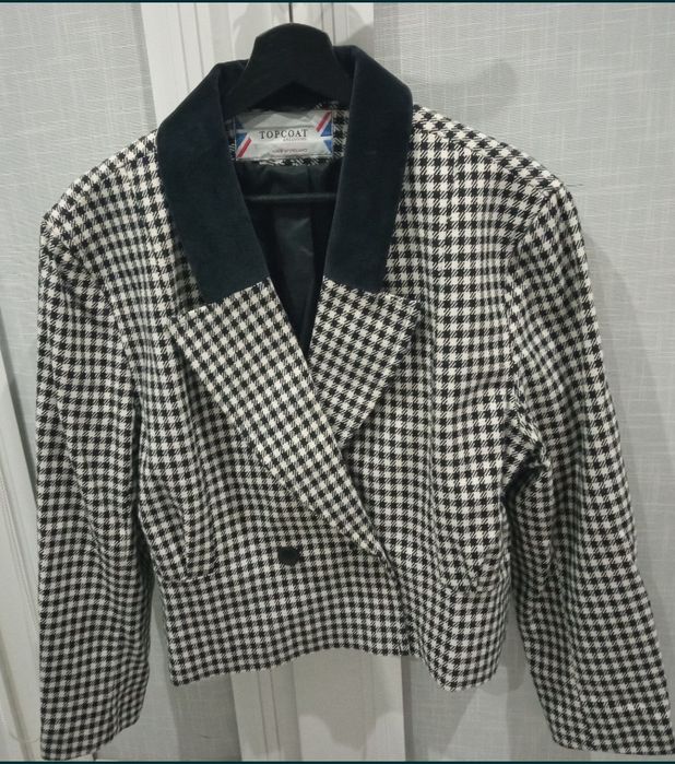 Casaco tipo blazer, padrão  axadrezado, em branco e preto - tamanho L