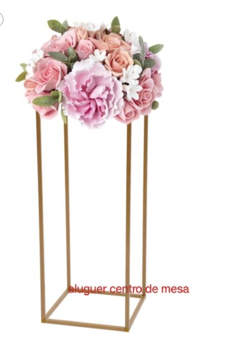 Centro de mesa com arranjos