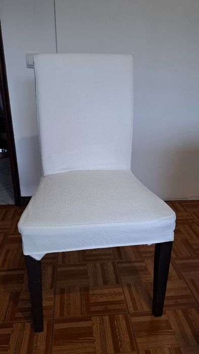 Vendo 4 cadeiras (capas brancas incluídas)