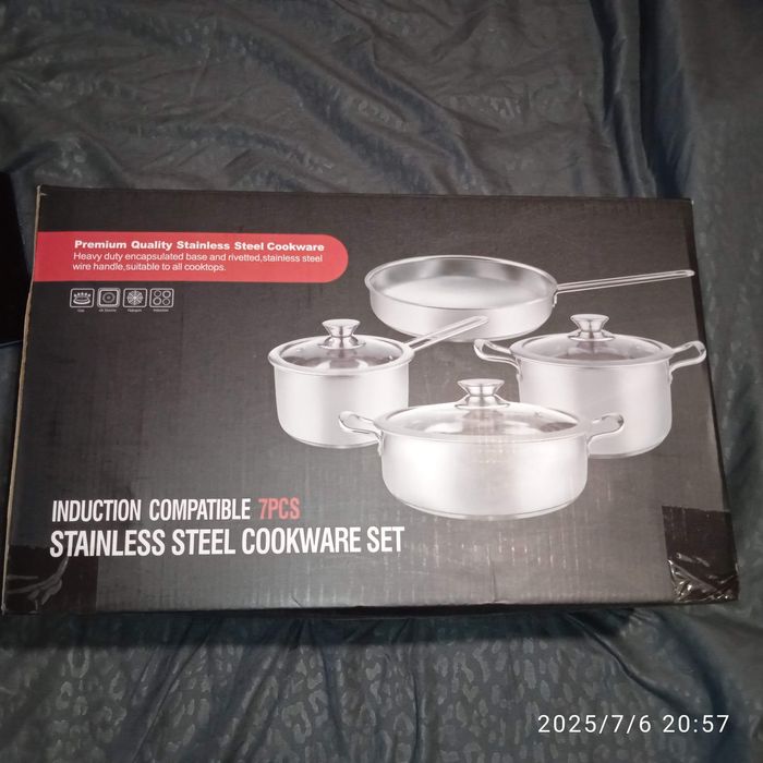 Набір індукційних кастрюлів.