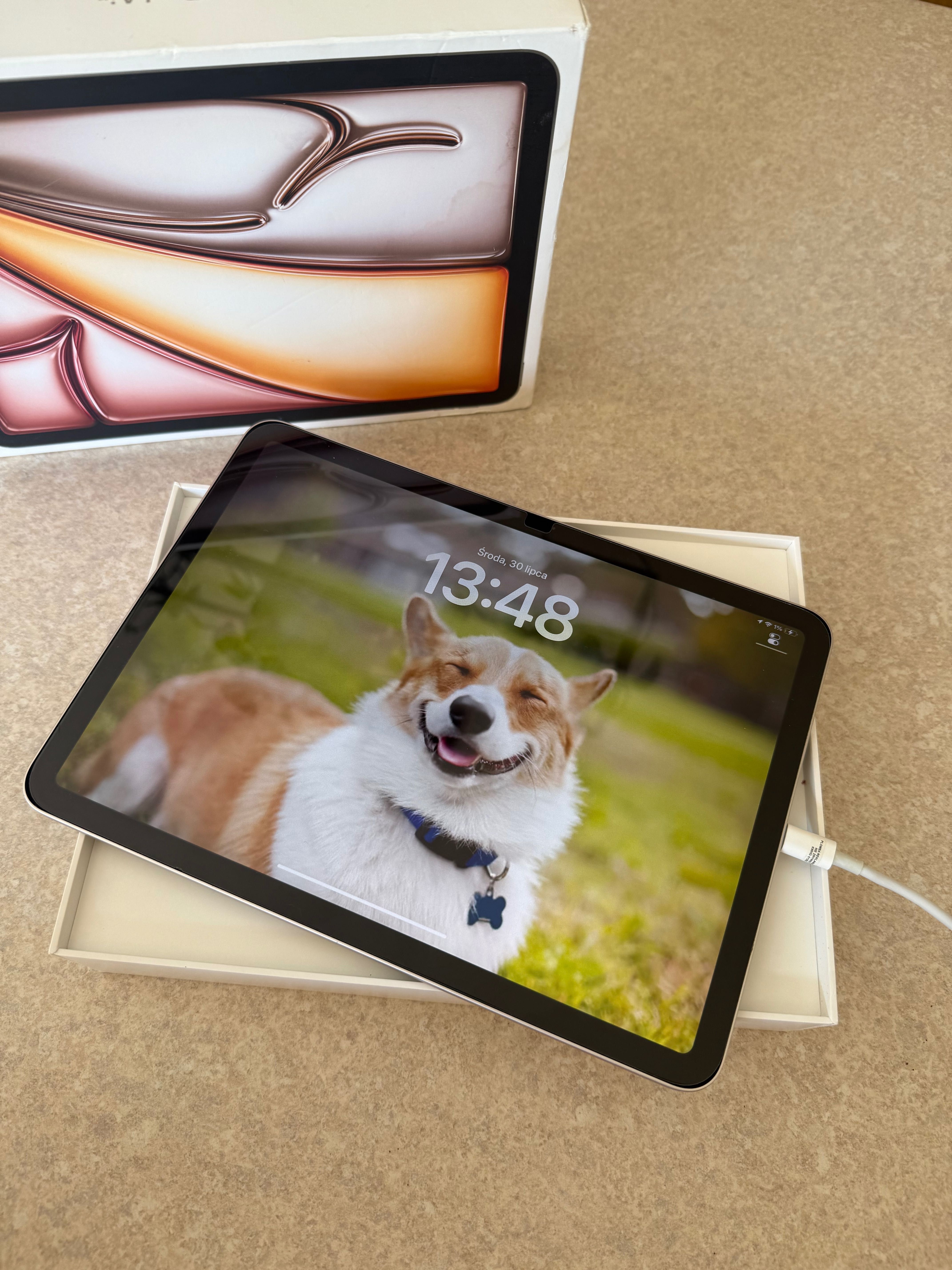 iPad Air 11” M2 | 128GB | Wi-Fi | BDB stan | szkło hartowane | komplet