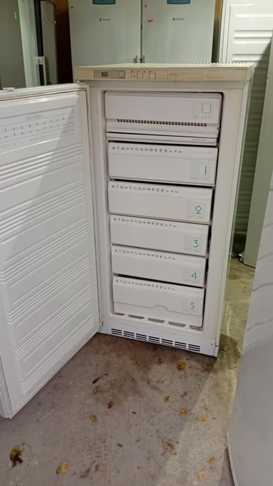 Морозильна камера Електролюкс суха замор.