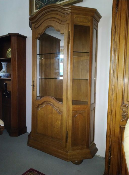 Rustykalna dębowa witryna gablota