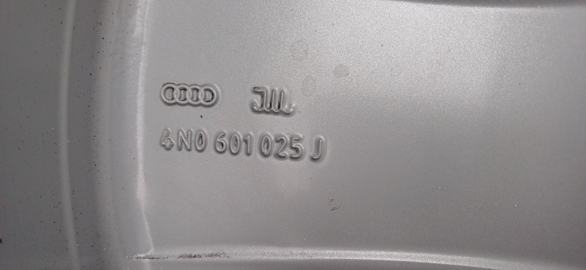 Alufelgi AUDI 8x19 cali , rozstaw śrub 5x112.