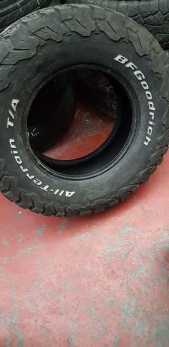 1 Pneu 255/70/16 Bfgoodrich Allterrain com mais de 75% de piso