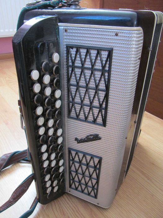 Stary Akordeon guzikowy,grający